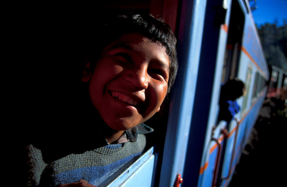 Junge im Zug, Mittelamerika Mexico