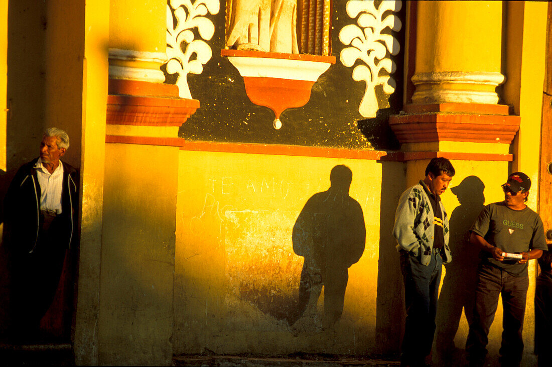 Vor der Kathedrale, San Christobal, Chiapas Mexico