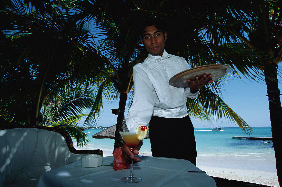Kellner, Strandbar, Hotel Royal Palm, Gran Baie Mauritius