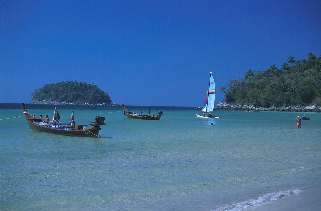 Boote am Hat Kata Yai, Strand Phuket, Andamanensee, Thailand, Asien