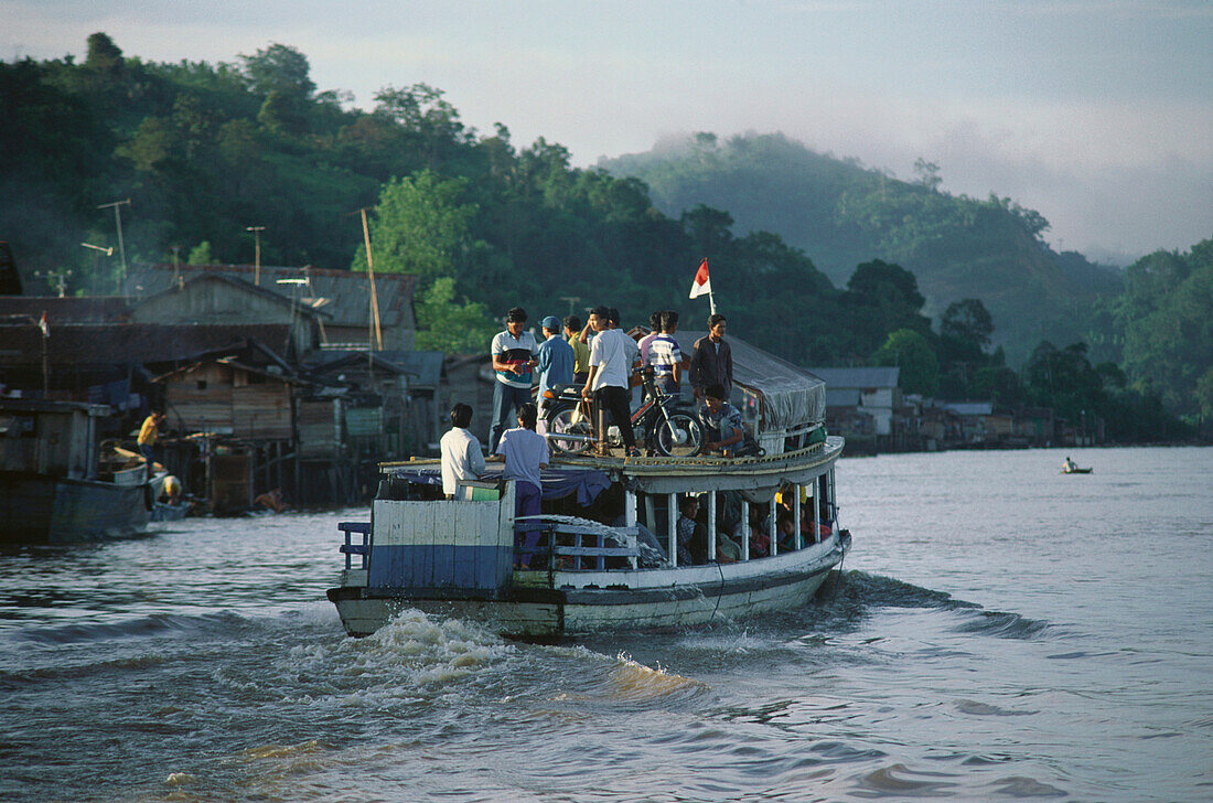 Boot auf dem Mahakam, Borneo Indonesien