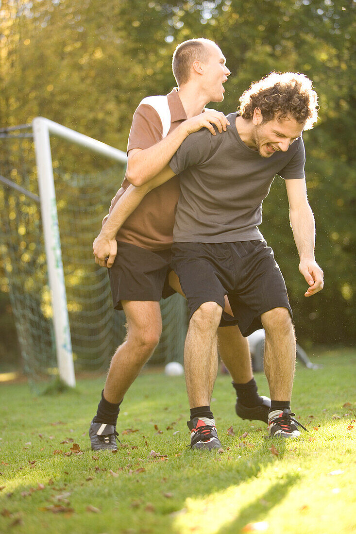 Freizeitkicker beim Torjubel