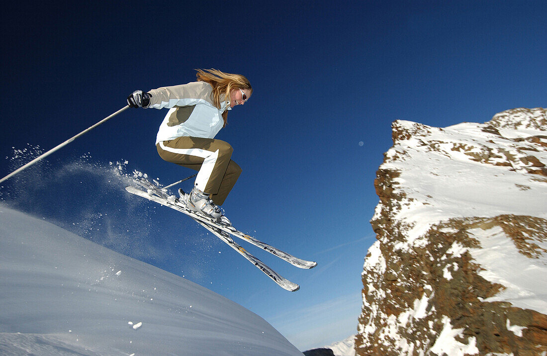 Skifahrerin, Lech, Österreich