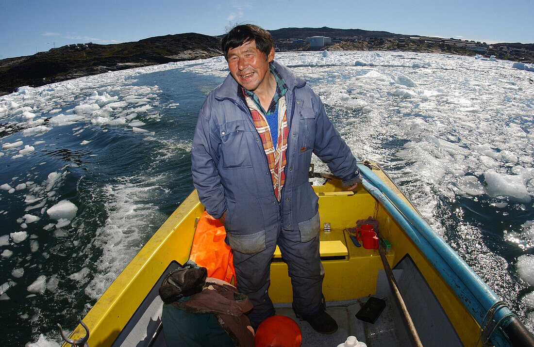 Mann in Boot, Ilulissat, Grönland