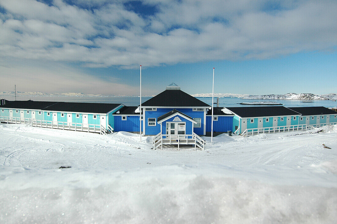 Blick auf Hotel Icefjord an einem Wintertag, Ilulissat, Grönland
