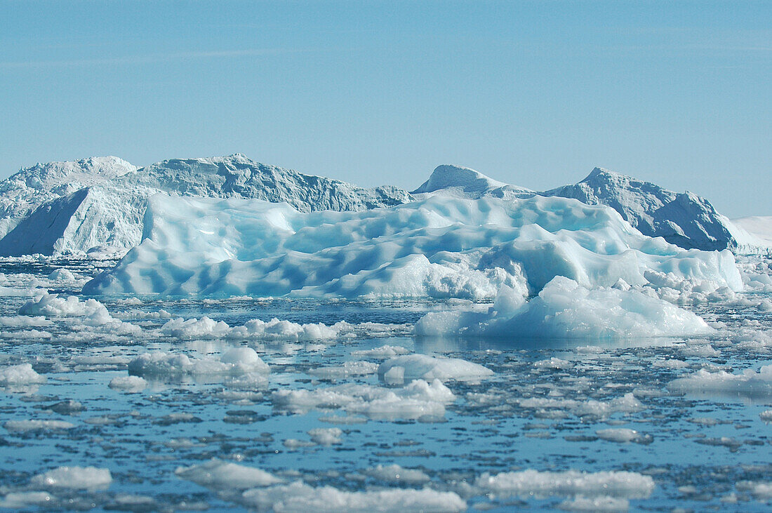 Schwimmende Eisschollen im Meer, Ilulissat, Grönland