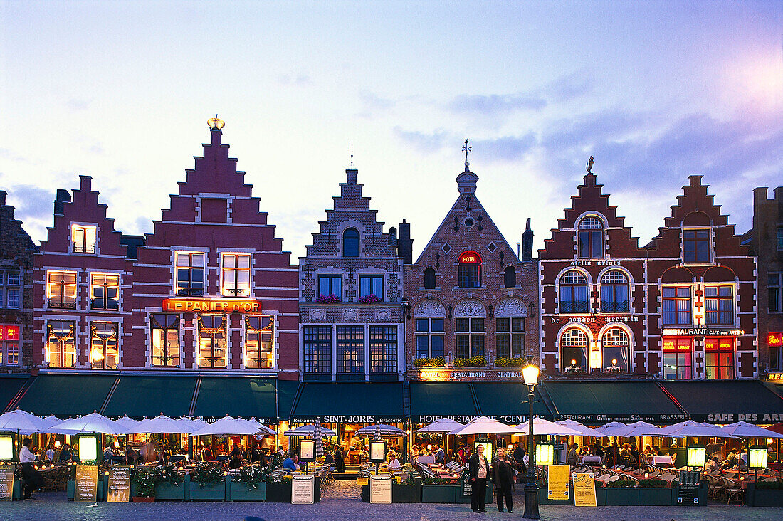 Häuser am Marktplatz, Brügge, Flandern, Belgien