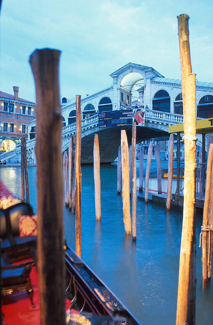 Abendstimmung Rialto-Brücke, Venedig, Venetien, Italien