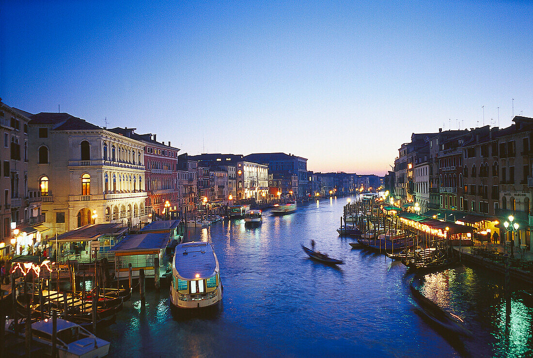 Blick auf den Canale Grande am Abend, Venedig, Italien, Europa