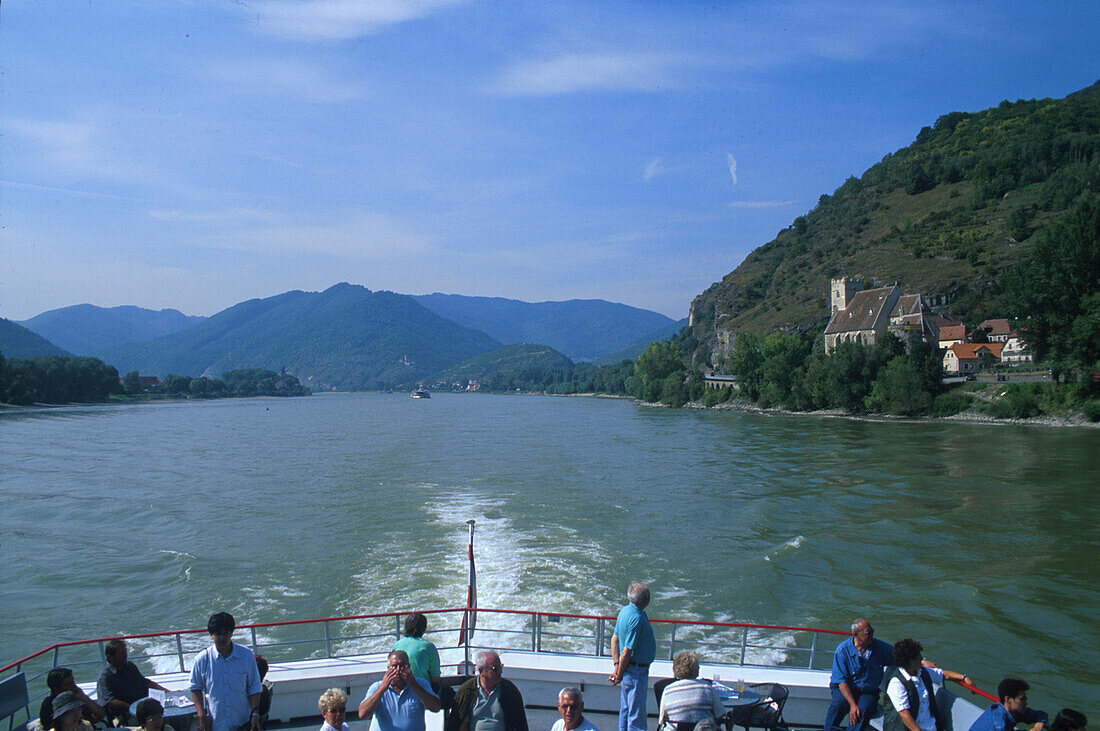 Ausflugsschiff, Donauschiffahrt, Wachau Oesterreich