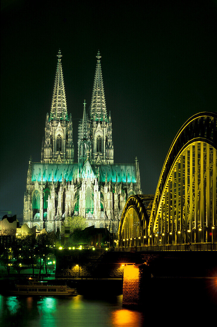 Cologne Cathedral and Hohenzollern bridge at night, Cologne, North Rhine-Westphalia, Germany, Europe