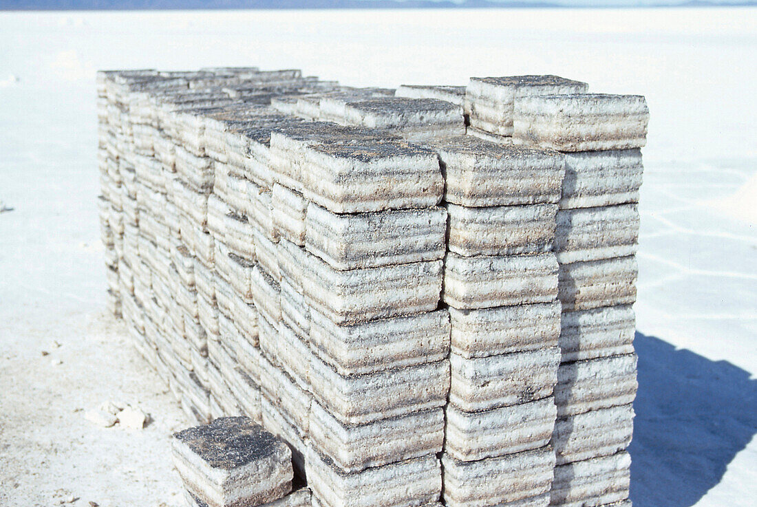 Salzbloecke, Salar de Uyuni Bolivien