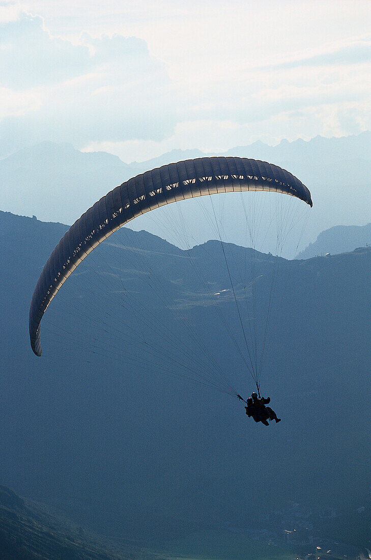 Paragliders on a tandemflight, Galtuer, Tyrol, Austria