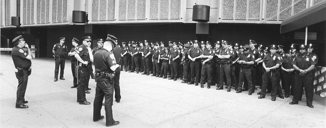 New York City Police, New York City Police in front of Penn-Station, Manhattan, New York, USA