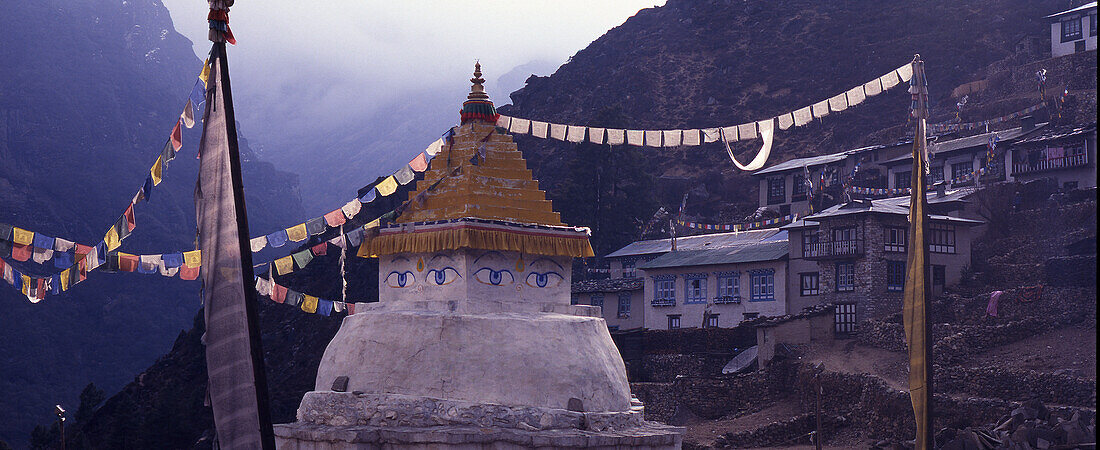 Buddhist stupa, Namche Bazar, Everest region Nepal, Asia