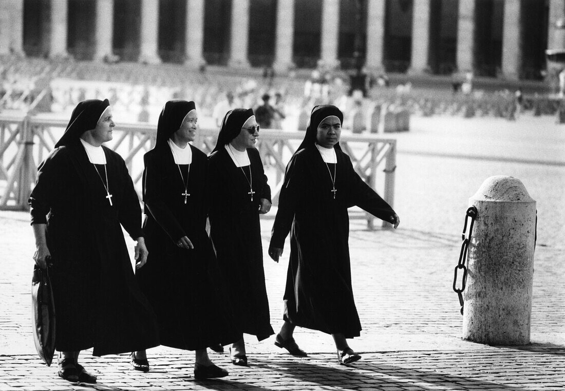 Nuns, Piazza San Pietro Rome, Italy