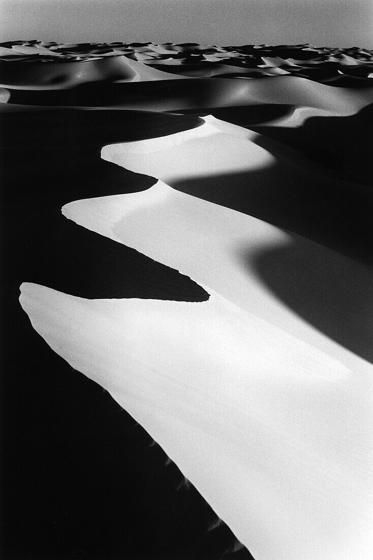 Sand curves, Grand Erg Occidental Sahara, Algeria