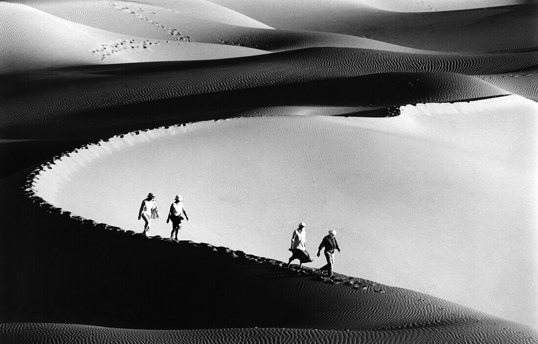 Desert tourists, Grand Erg Occidental, Sahara Algeria
