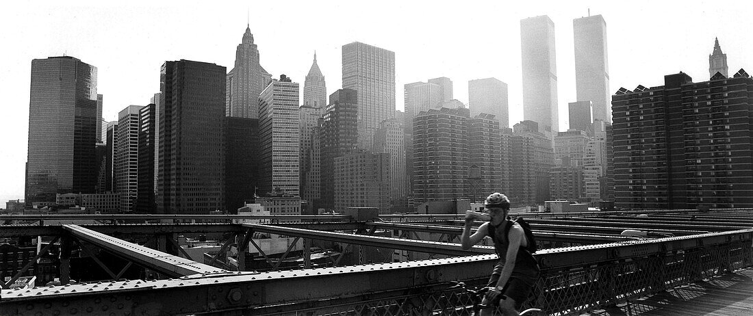 New York City, Brooklyn Bridge, skyline with World, USA, New York City, Skyline, World Trade Center, WTC, RadfahrerEnglish: USA, skyline with World Trade Center