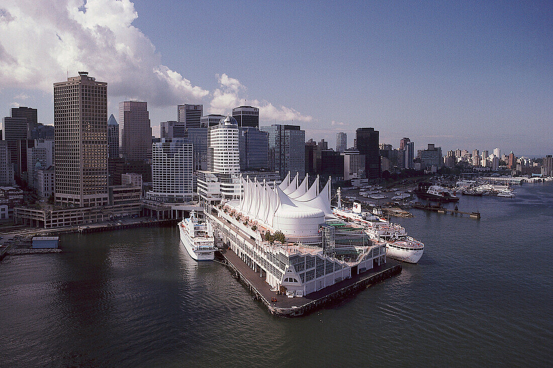 Blick über Canada Place, Ufer des Burrard Inlet, Architekt Eberhard Zeidler, Vancouver, Britisch-Kolumbien, Kanada, Nordamerika, Amerika