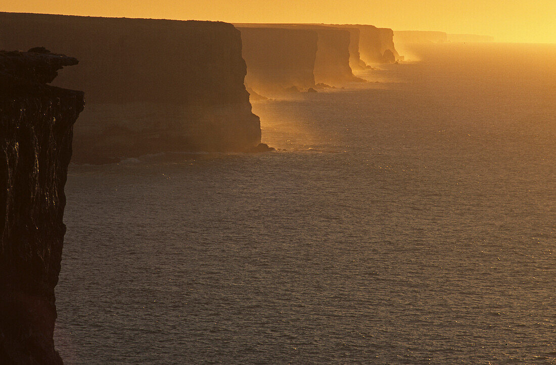 Nullabor cliffs in the evening, Great Australian Bight, Nullarbor, Bunda Cliffs, Eyre Highway, South Australia, Australia