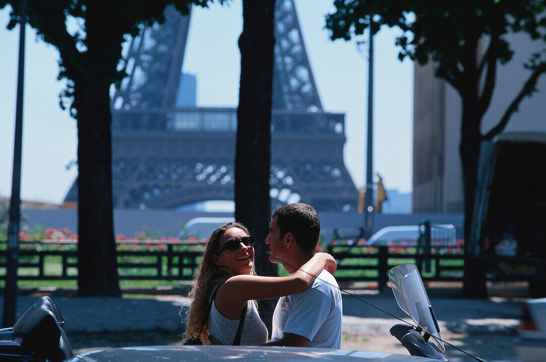 Paar, Eiffelturm, Paris, Frankreich