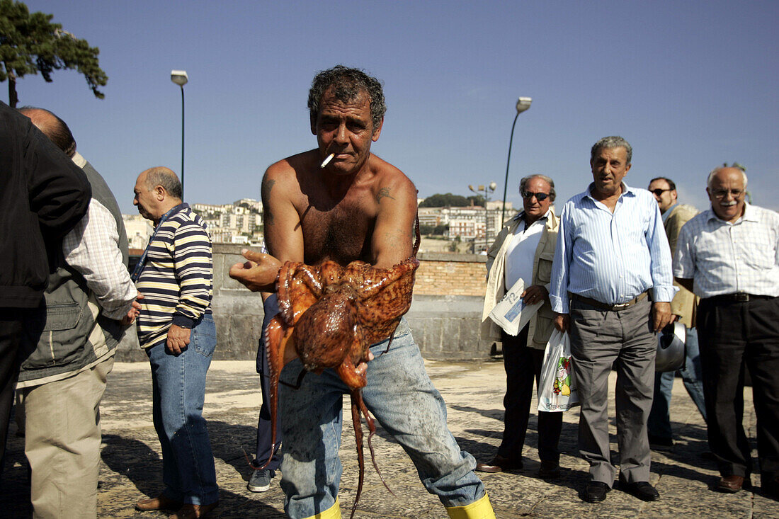 Fisherman & Octopus, Napoli, Neapel, Fischer mit Oktopus, Tintenfisch