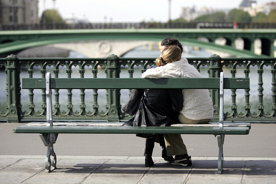 Lovers on a bench, Paris