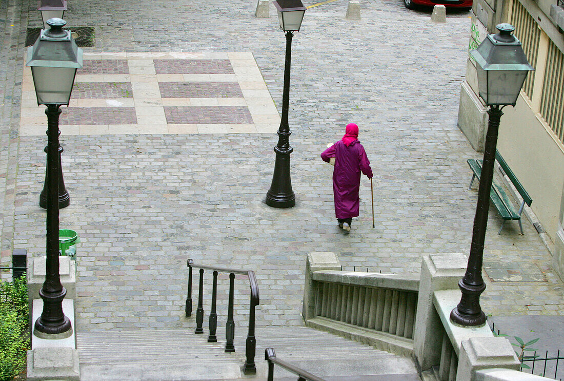 Stairs, Montmartre, Paris, Frankreich, Paris, Montmartre, Treppe mit Frau
