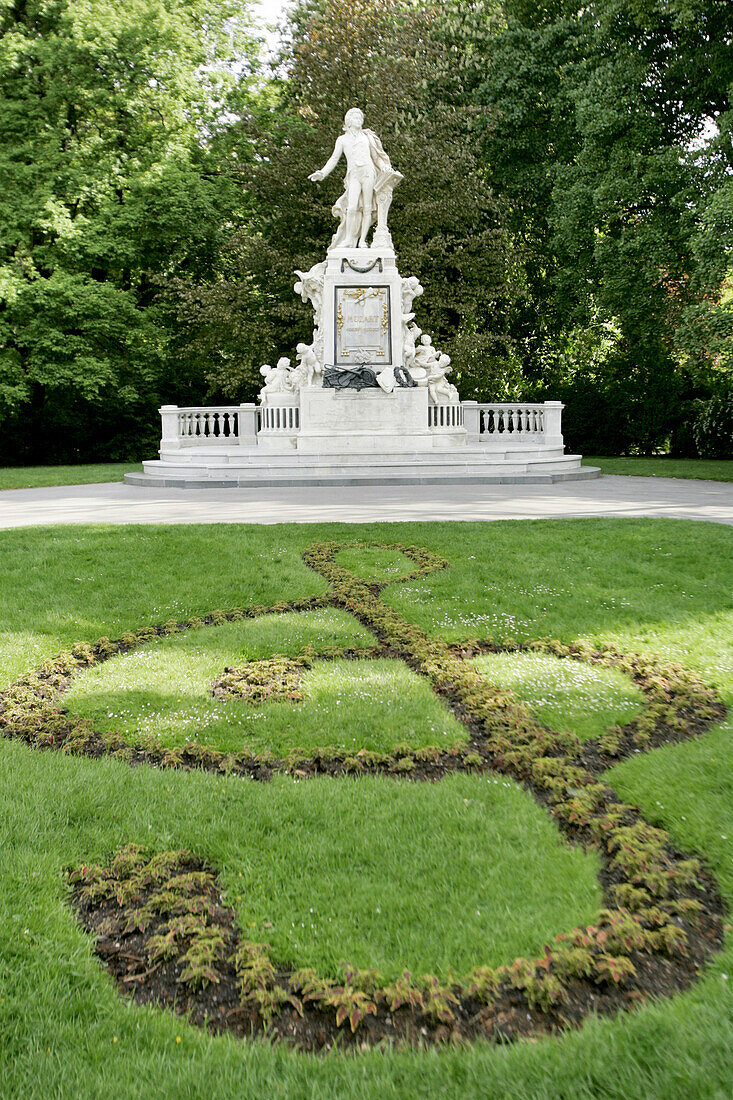 Denkmal in einem Park, Wien, Österreich, Europa
