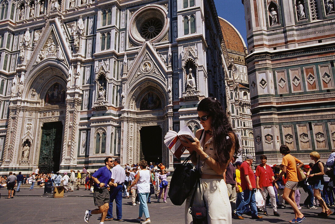 Tourists on cathedral square, Florence, Tuscany, Italy, Europe