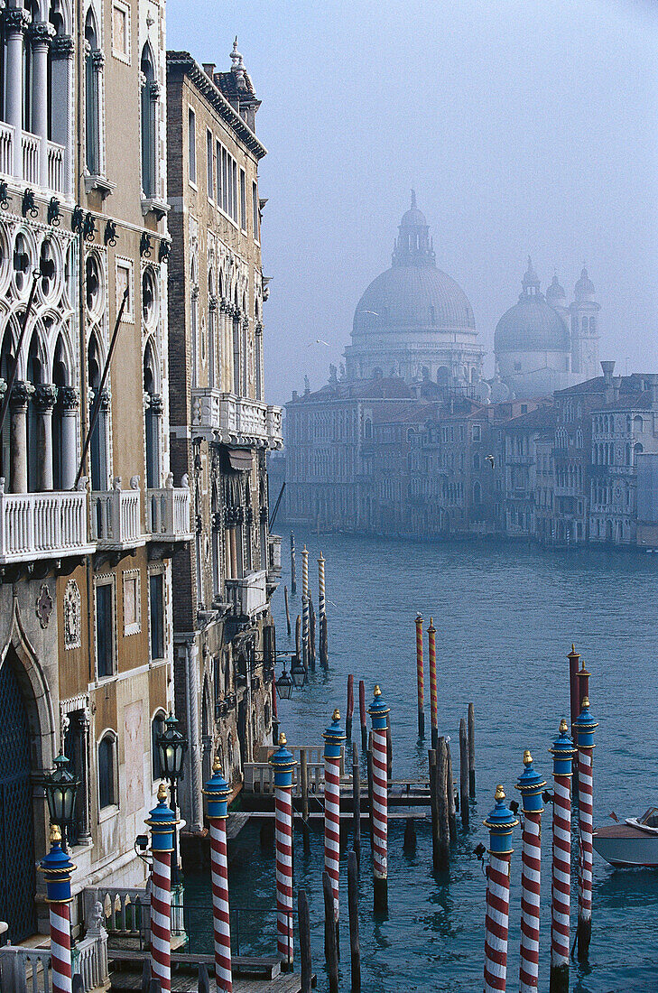 Canale Grande mit, Santa Maria della Salute Venedig, Italien