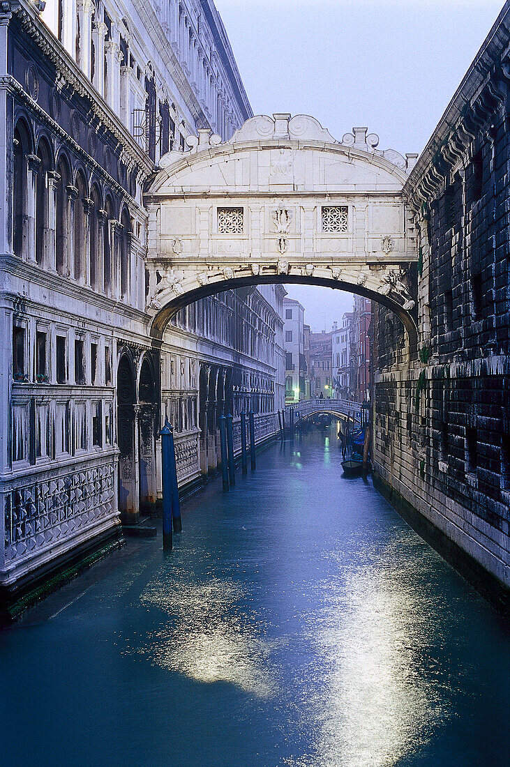 Seufzerbrücke über einem Kanal, Venedig, Italien, Europa