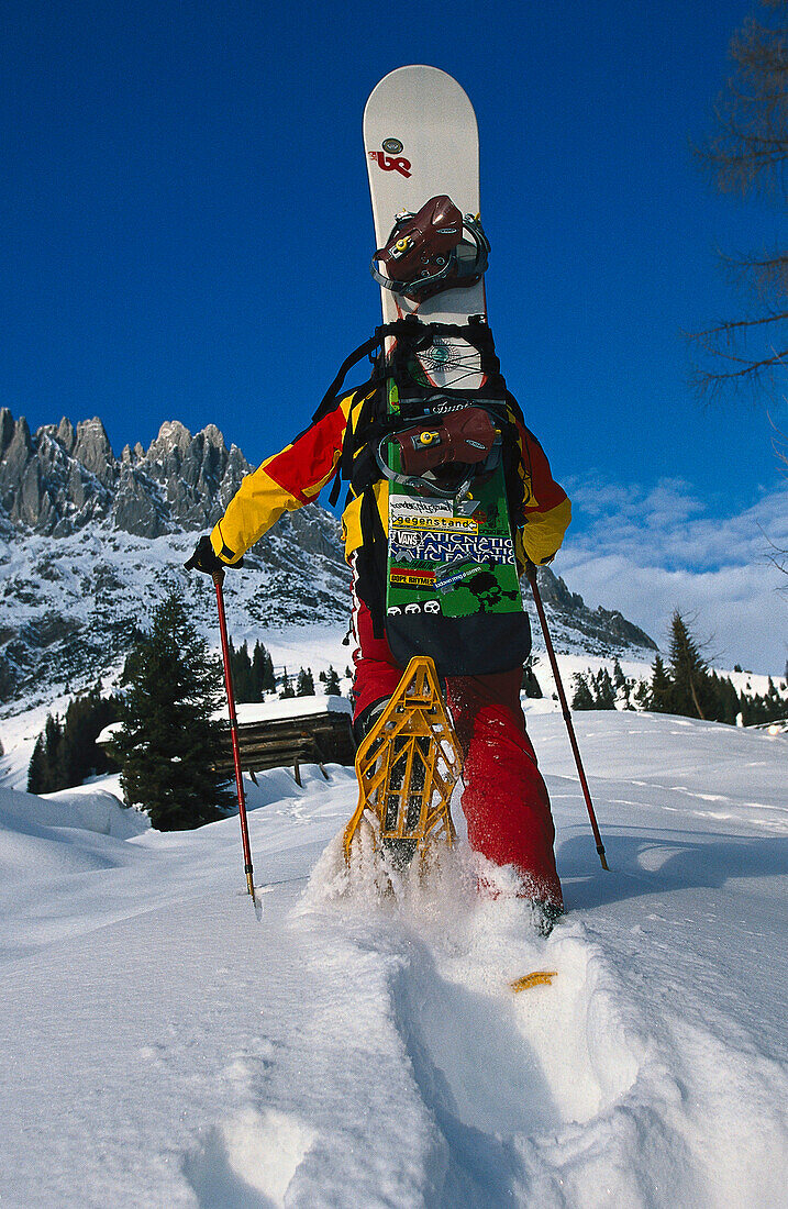 Schneeschuhwandern mit, Snowboard am Rücken Hochkönig, Österreich