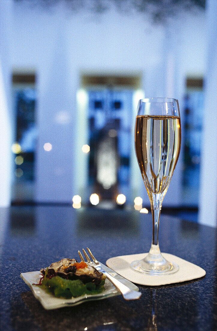 Champagner mit Auster, Hotel Sukothai Bangkok, Thailand