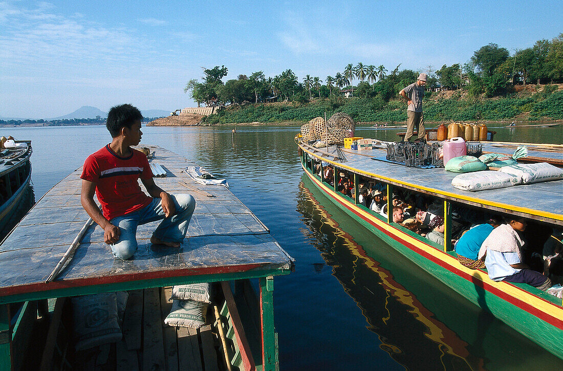 Linienboote am Xe Done-River, Pakse, Suedlaos Laos