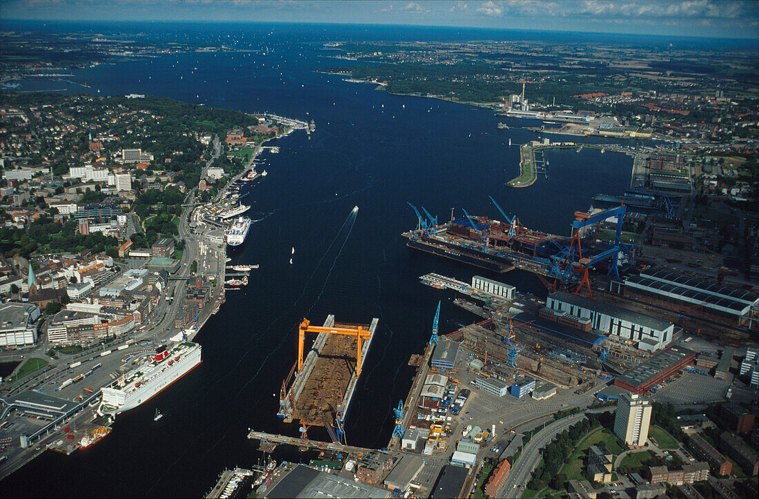 Kieler Foerde, Luftbild, HDW Werft, Kiel- Schleswig- Holstein, Deutschland