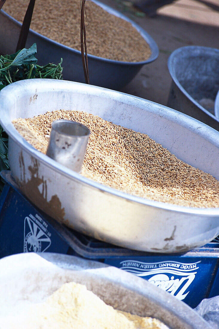 Reisschalen am Markt, Hoi An Vietnam