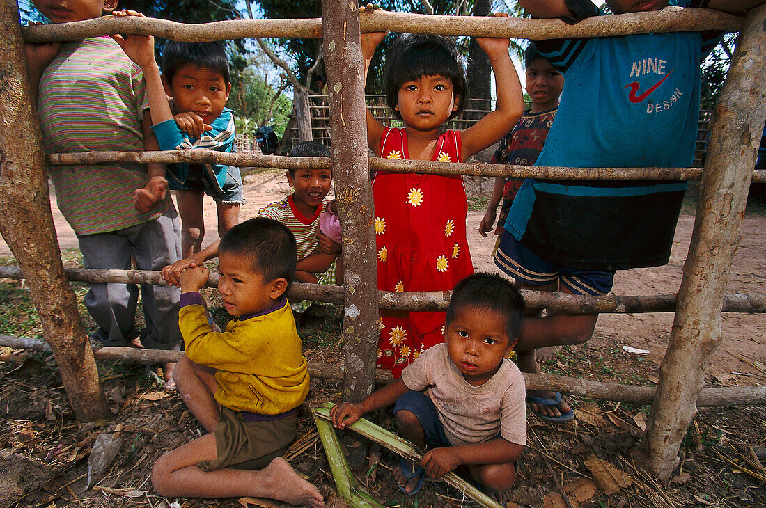 Kinder, Laos