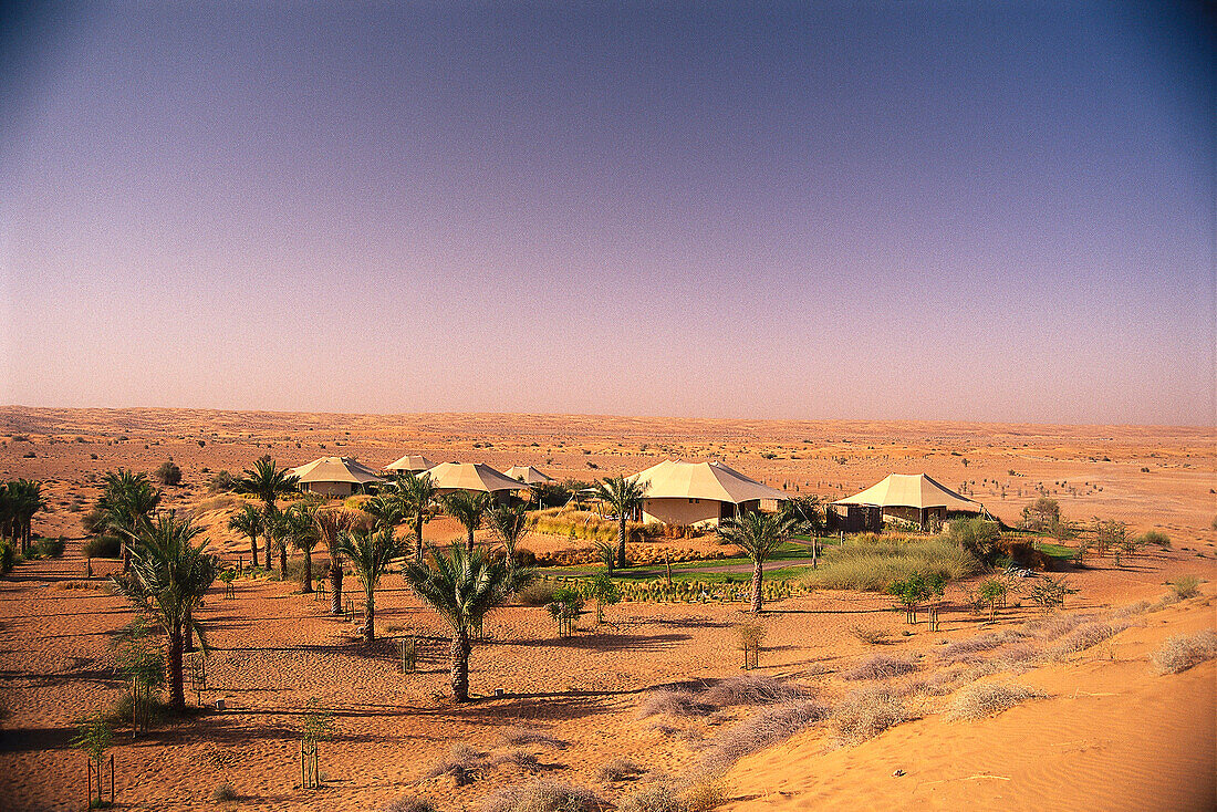Blick auf das Al Maha Desert Resort in der Wüste, Dubai, V.A.E., Vereinigte Arabische Emirate, Vorderasien, Asien