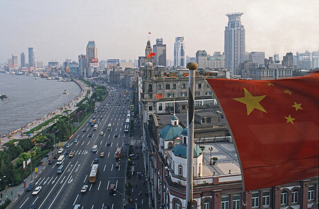 The Bund next to Nanjing Road, Huangpu River Shanghai, VR China