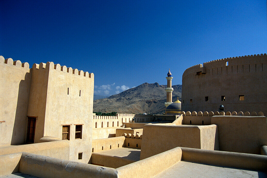 Fort unter blauem Himmel, Nizwa, Oman
