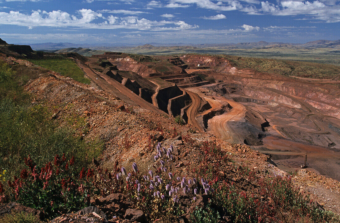 Mount Tim Price open cut mine, Pilabra, Hamersley Ranges, Western Australia, Australia