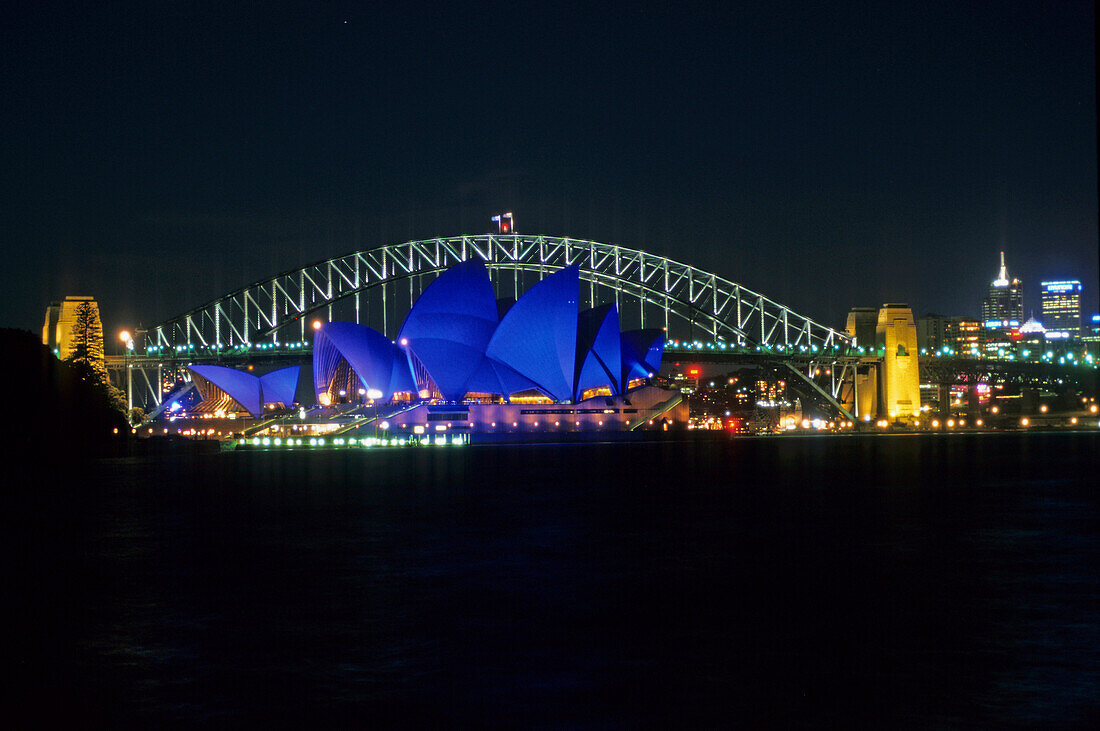 Sydney Opera House und Sydney Harbor Bridge in der Nacht mit Beleuchtung, Sydney Opera House, Sydney, Sydney Harbour, New South Wales, Australien