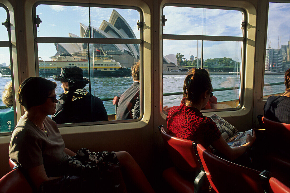 View from inside ferry of Sydney Opera House, Australien, harbour ferry, Sydney Harbour, Opera House seen from ferry window