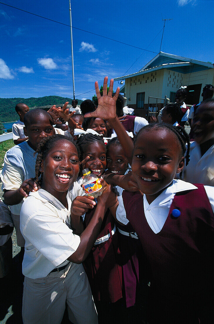 Schulkinder in Delaford, Tobago West Indies, Karibik