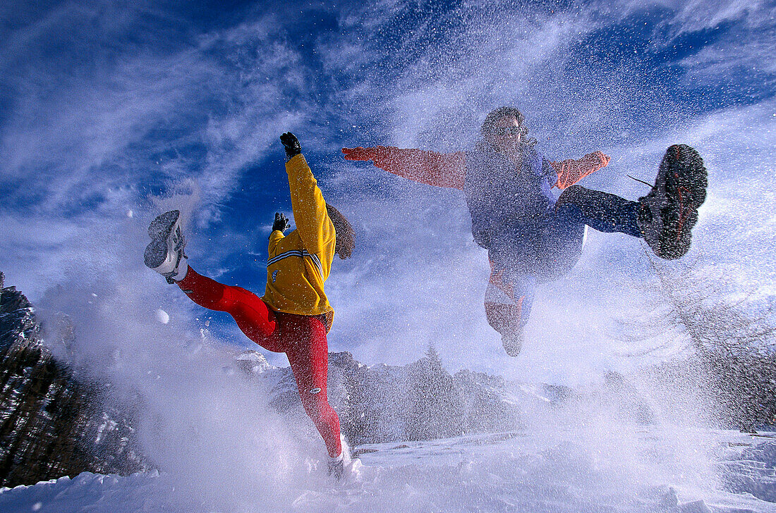 Jogging im Winter, Frauen bei einem Sprung