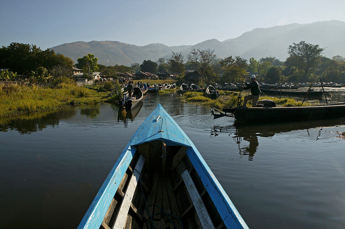 Maing Thauk Market, Inle lake, longtail boats, Inle Lake, Myanmar