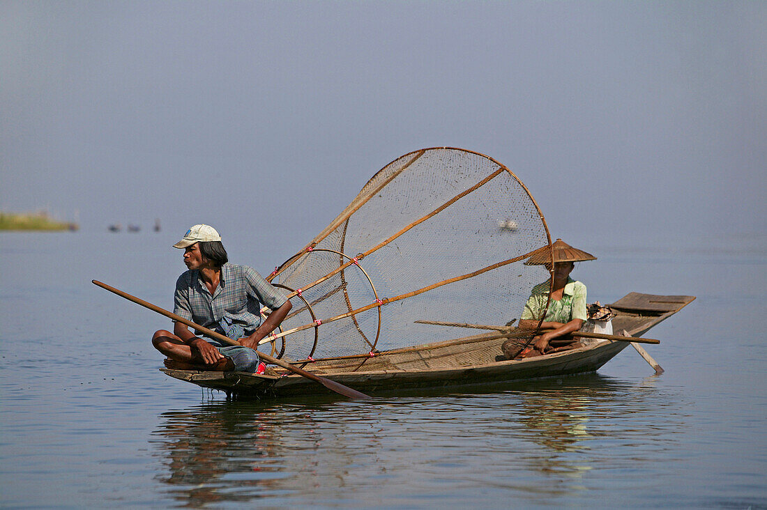 Fisherman with net, Inle Lake, Fischer und Frau, Fischernetz, Inle-See