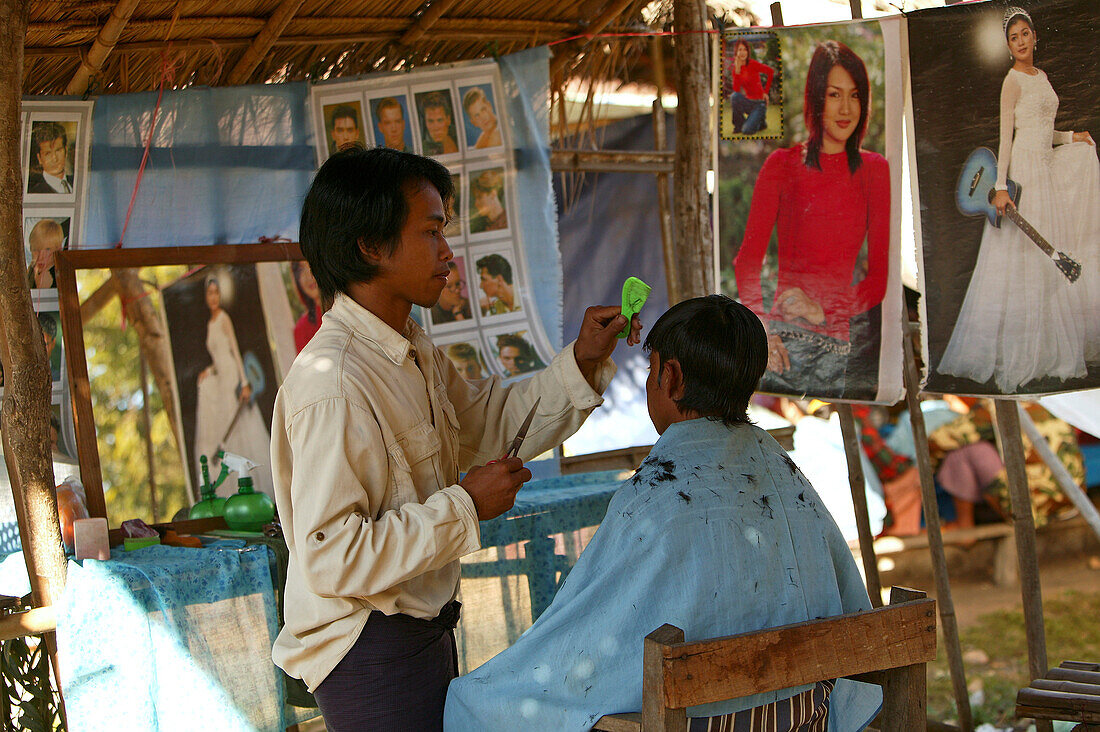 Hairdresser, Maing Thauk market, Inle Lake, Friseur, Maing Thauk Markt, Inle-See